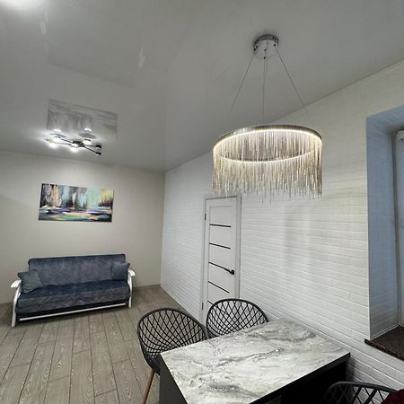 Vip Apartment У Центрі Міста, Новобуджк Театральний,Дуже Простора リウネ エクステリア 写真