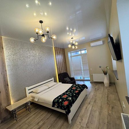Vip Apartment У Центрі Міста, Новобуджк Театральний,Дуже Простора リウネ エクステリア 写真
