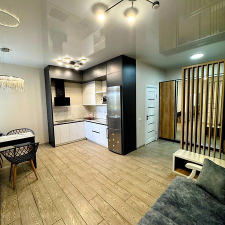 Vip Apartment У Центрі Міста, Новобуджк Театральний,Дуже Простора リウネ エクステリア 写真