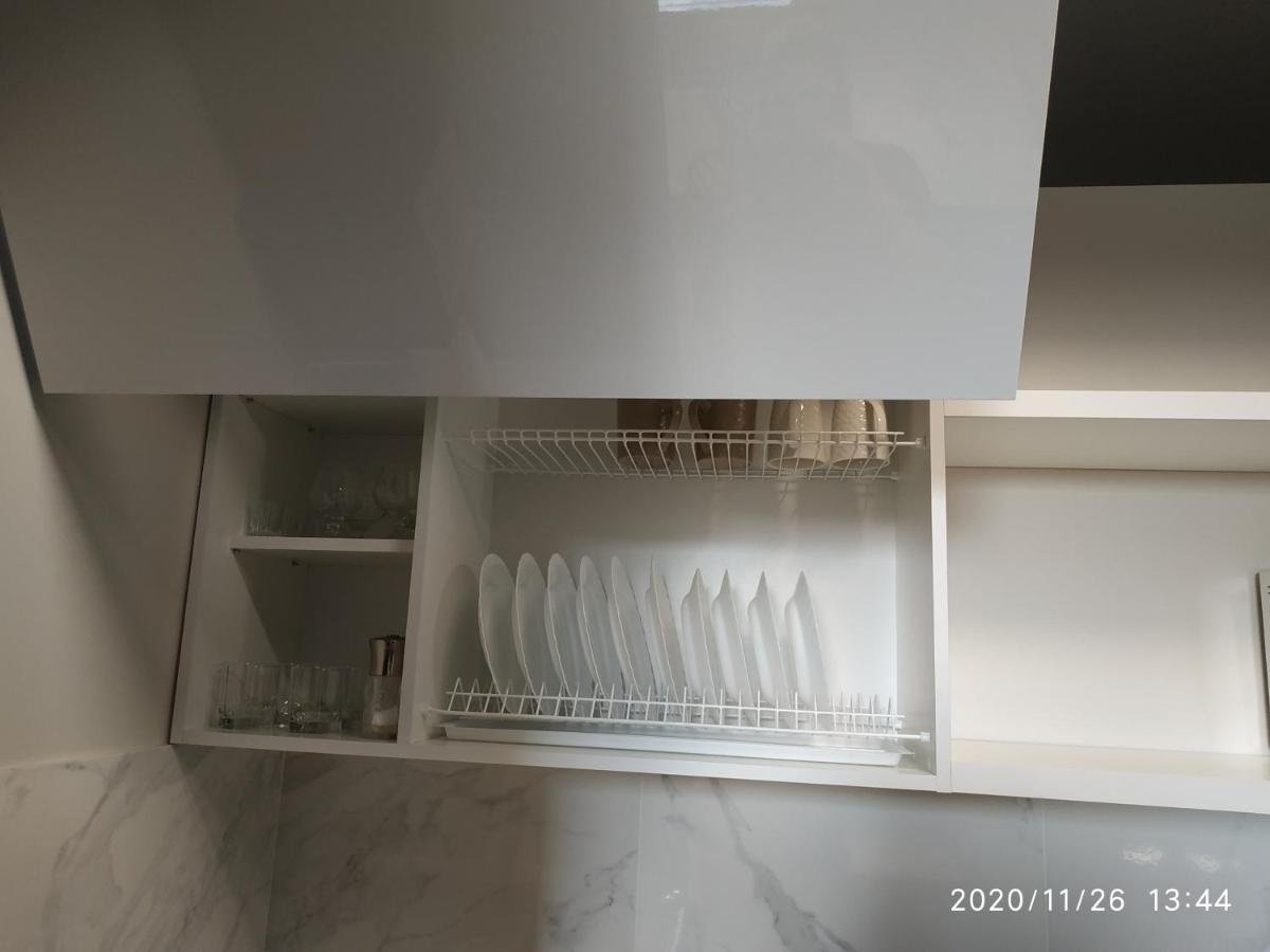 Vip Apartment У Центрі Міста, Новобуджк Театральний,Дуже Простора リウネ エクステリア 写真