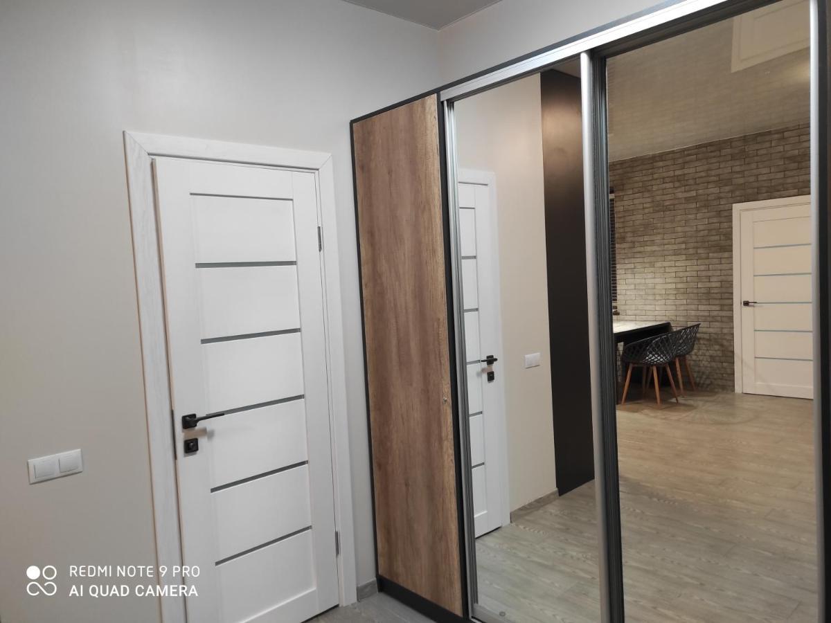 Vip Apartment У Центрі Міста, Новобуджк Театральний,Дуже Простора リウネ エクステリア 写真