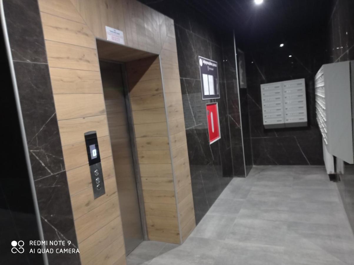 Vip Apartment У Центрі Міста, Новобуджк Театральний,Дуже Простора リウネ エクステリア 写真