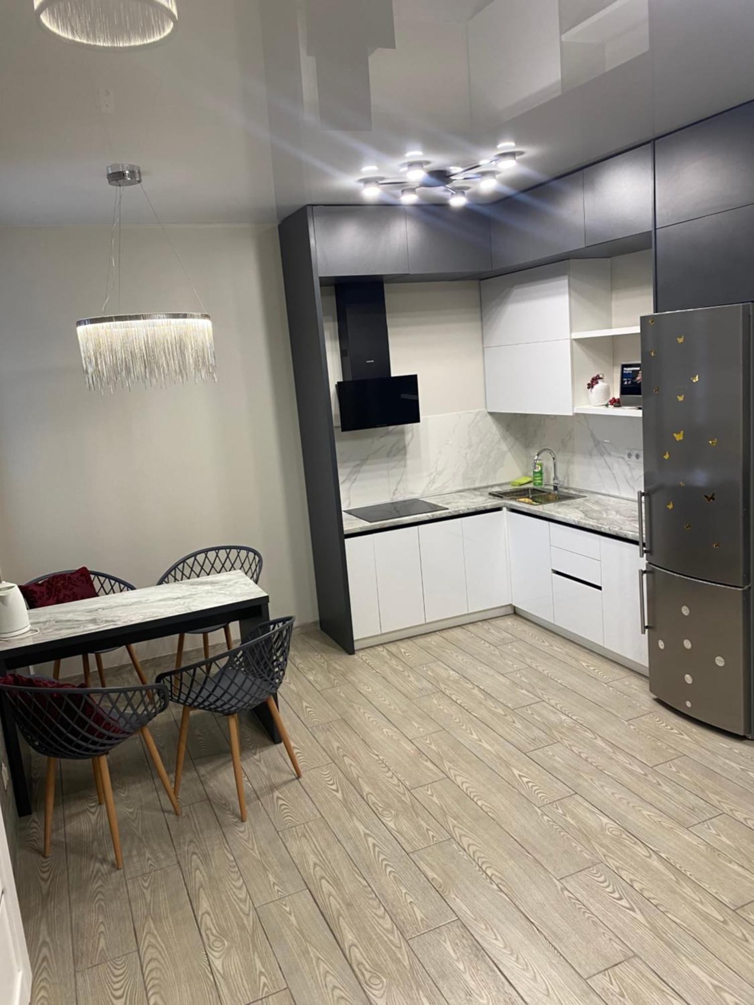 Vip Apartment У Центрі Міста, Новобуджк Театральний,Дуже Простора リウネ エクステリア 写真