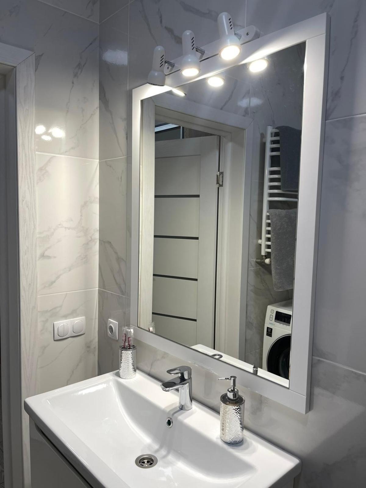 Vip Apartment У Центрі Міста, Новобуджк Театральний,Дуже Простора リウネ エクステリア 写真