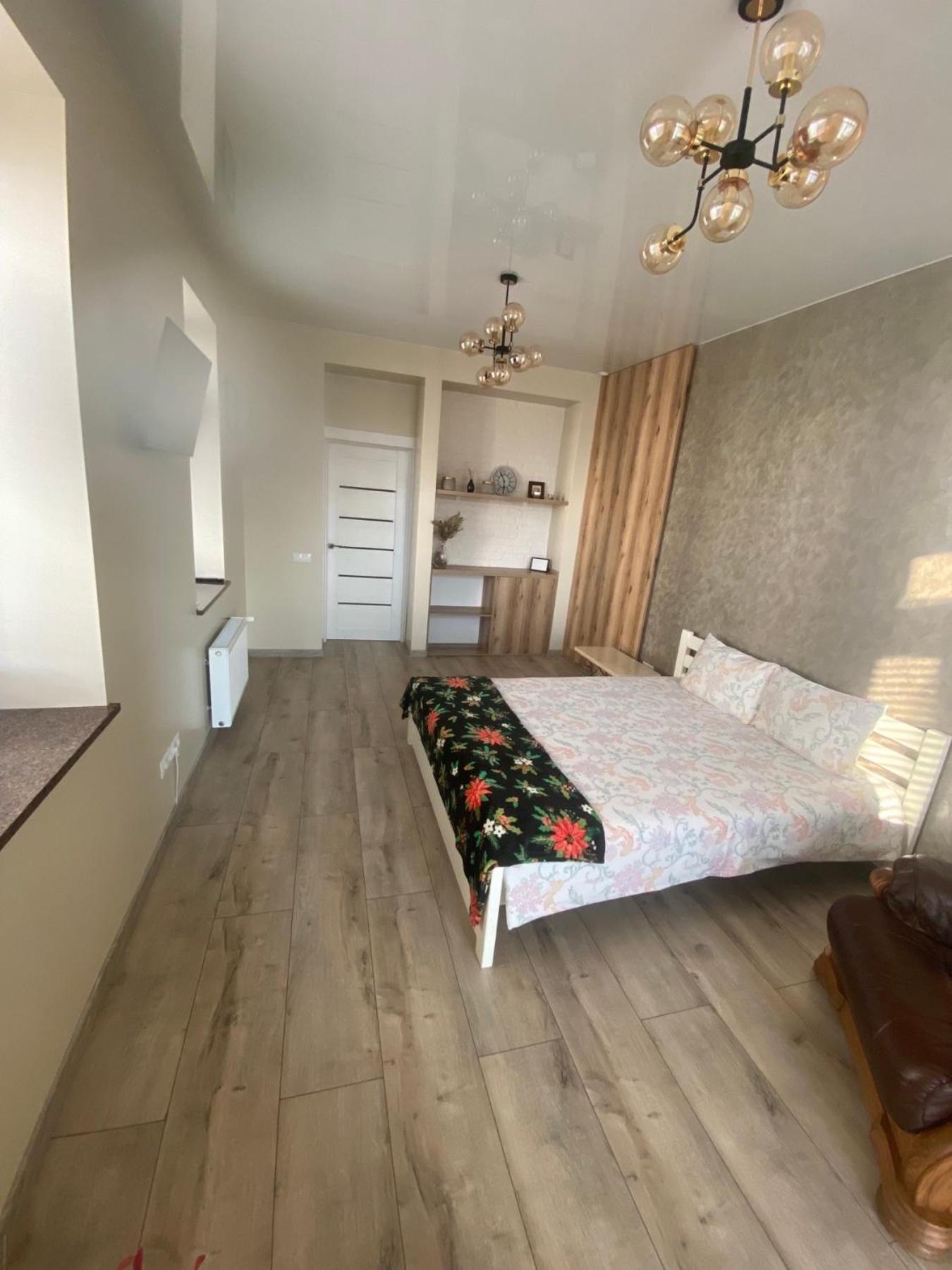 Vip Apartment У Центрі Міста, Новобуджк Театральний,Дуже Простора リウネ エクステリア 写真