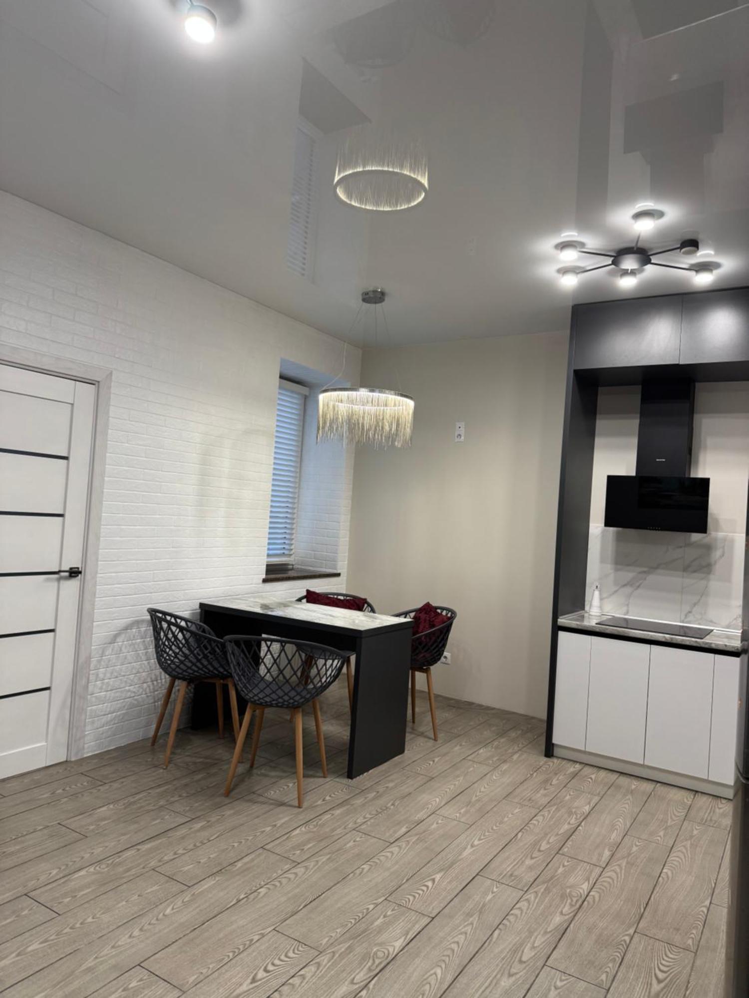 Vip Apartment У Центрі Міста, Новобуджк Театральний,Дуже Простора リウネ エクステリア 写真