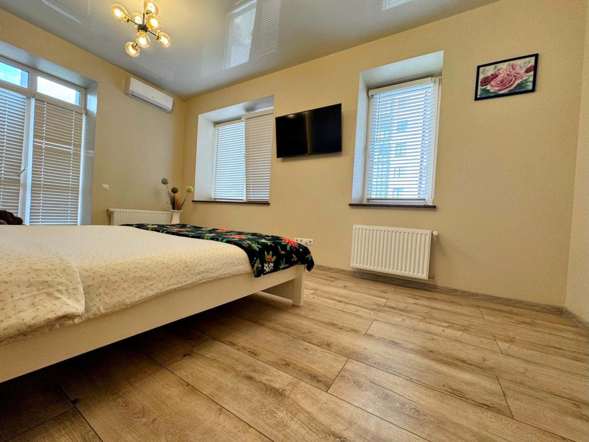 Vip Apartment У Центрі Міста, Новобуджк Театральний,Дуже Простора リウネ エクステリア 写真