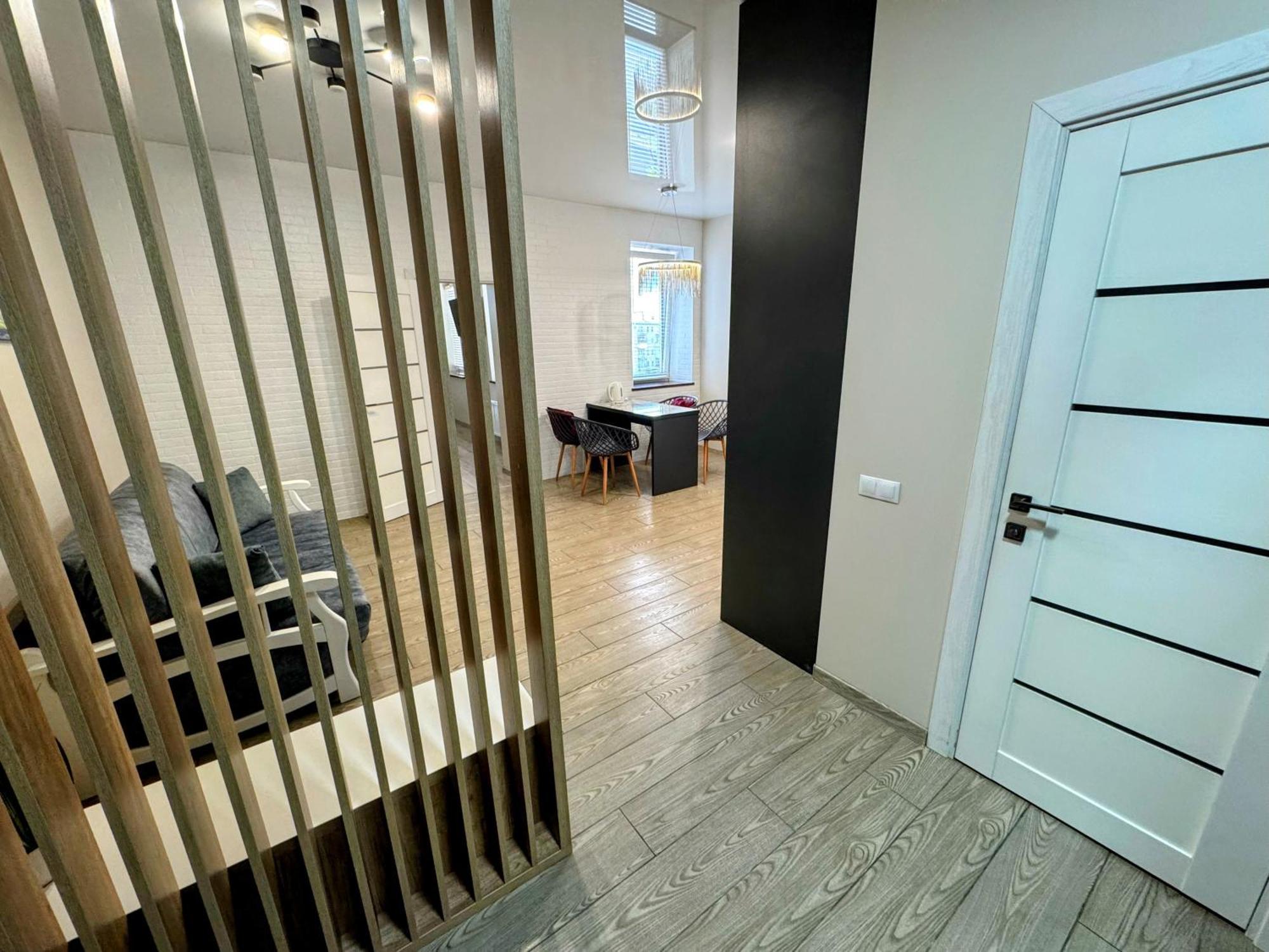 Vip Apartment У Центрі Міста, Новобуджк Театральний,Дуже Простора リウネ エクステリア 写真
