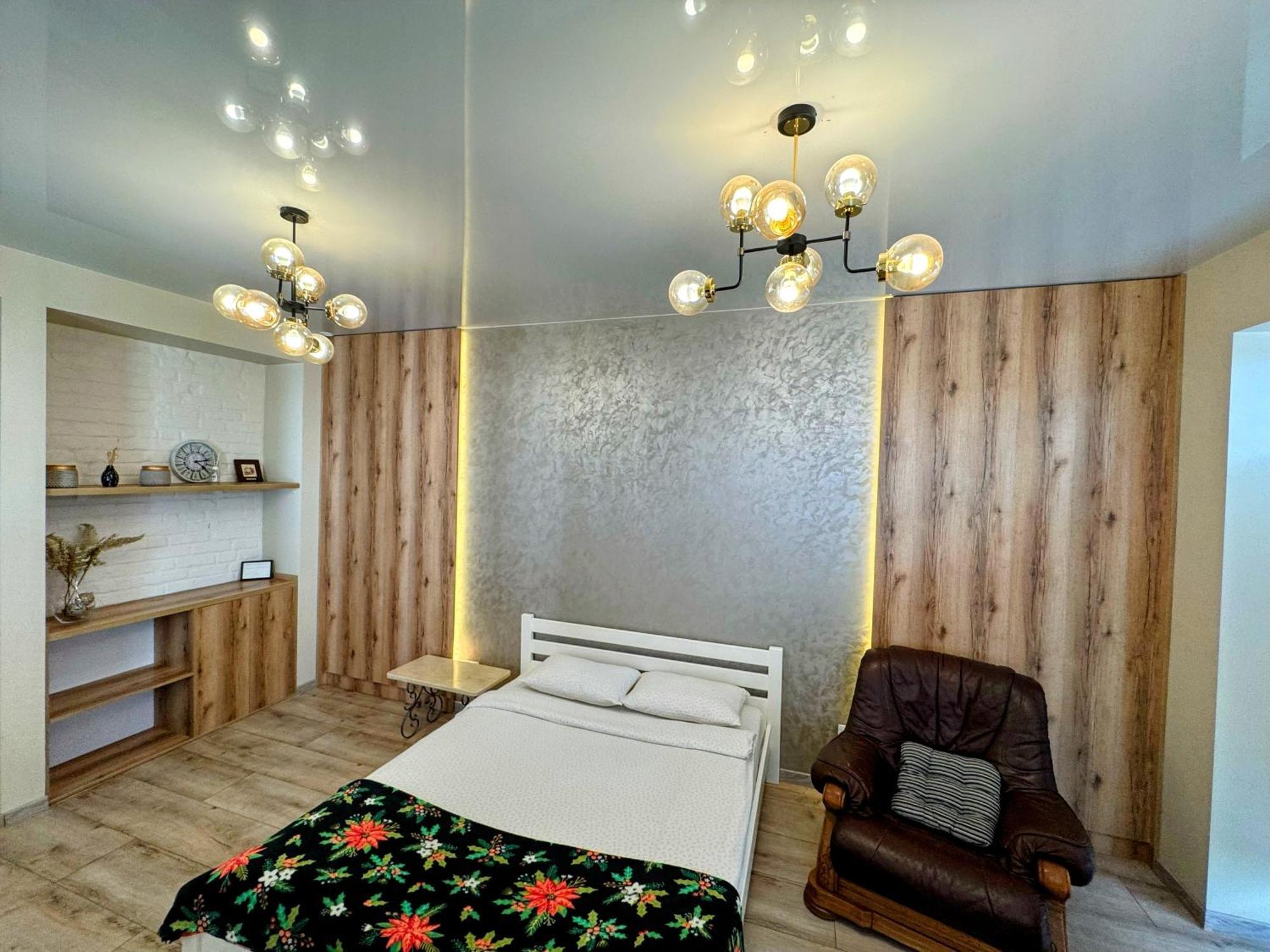 Vip Apartment У Центрі Міста, Новобуджк Театральний,Дуже Простора リウネ エクステリア 写真