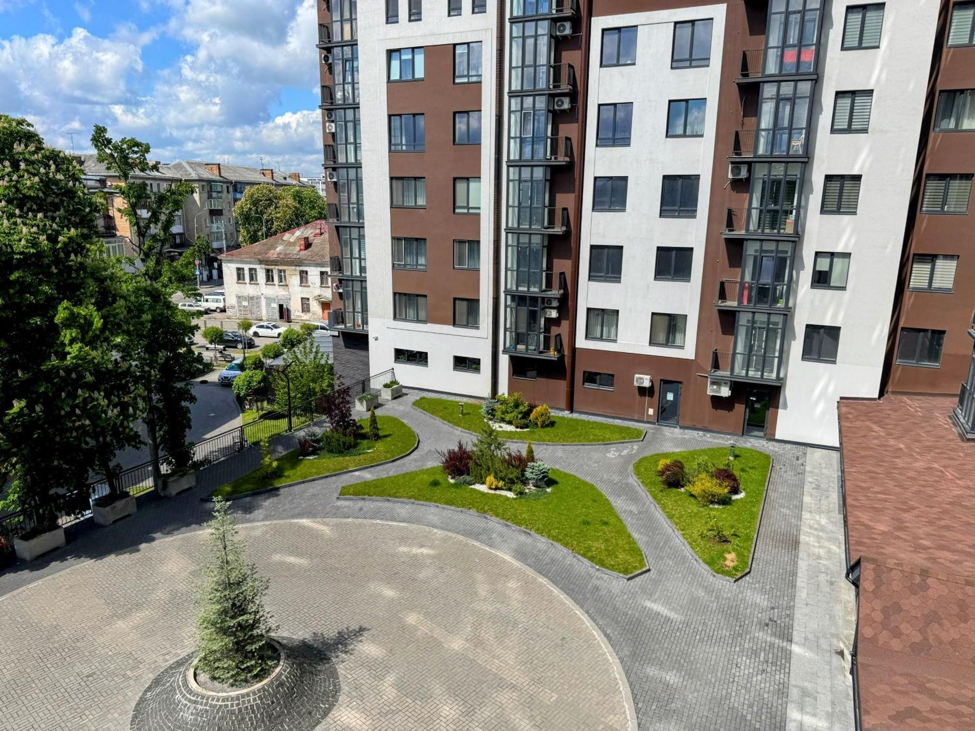 Vip Apartment У Центрі Міста, Новобуджк Театральний,Дуже Простора リウネ エクステリア 写真
